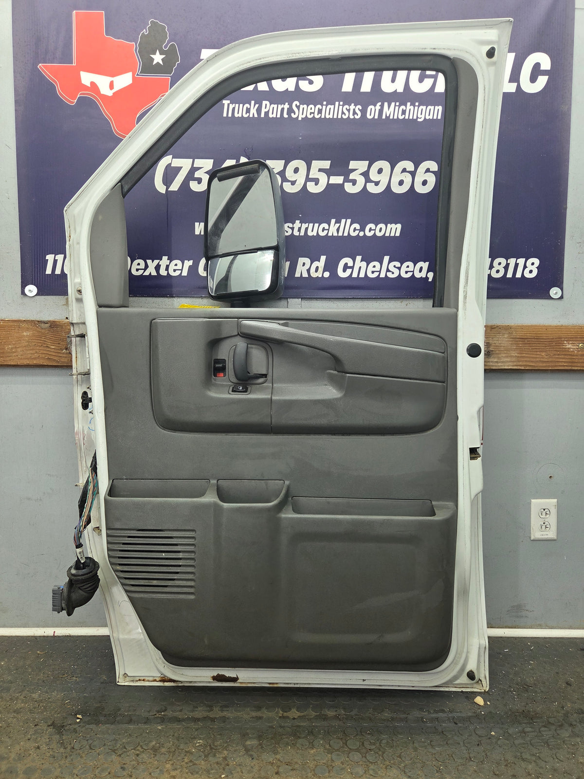 2005-2013 Chevrolet Express / Savana RH Front Passenger Side Door