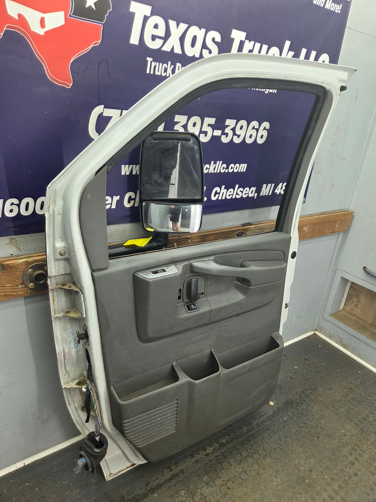 2005-2013 Chevrolet Express / Savana RH Front Passenger Side Door