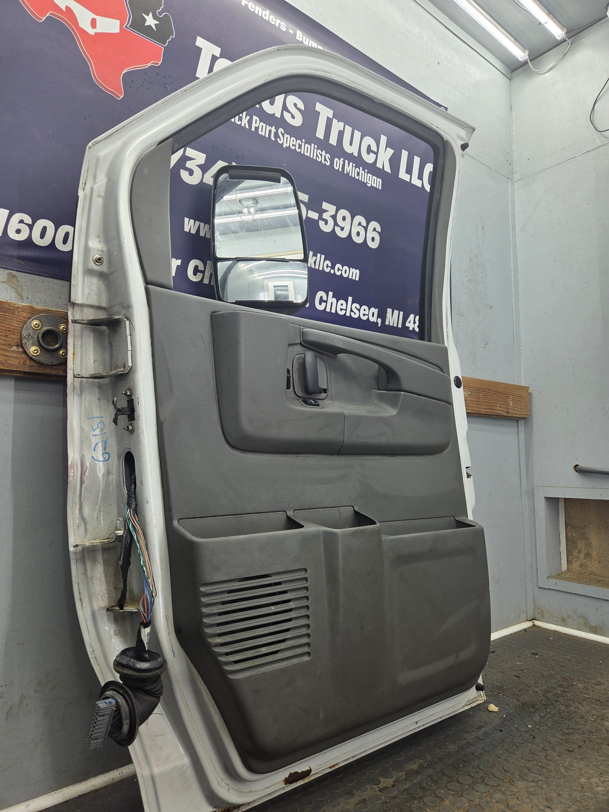 2005-2013 Chevrolet Express / Savana RH Front Passenger Side Door