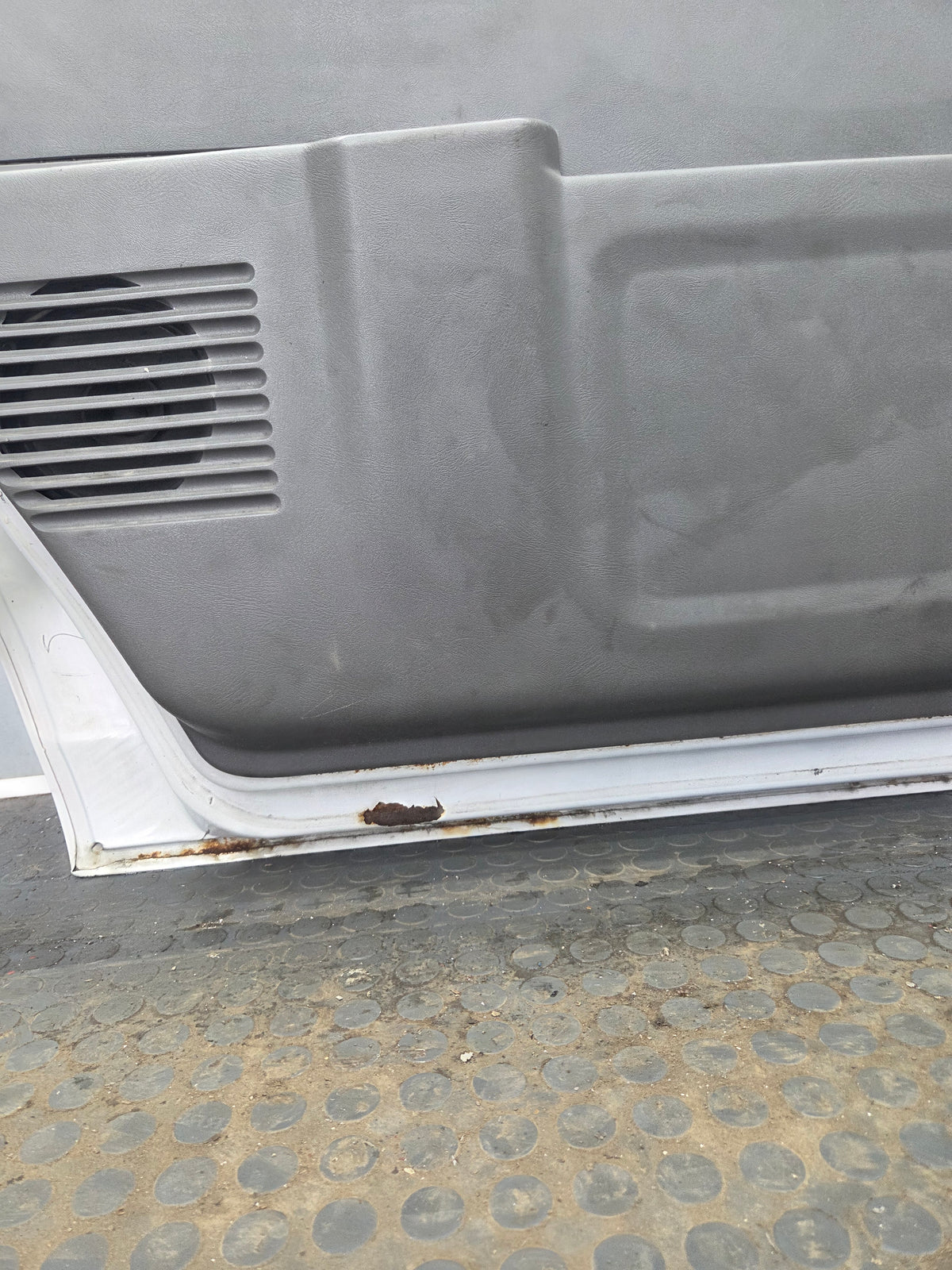 2005-2013 Chevrolet Express / Savana RH Front Passenger Side Door