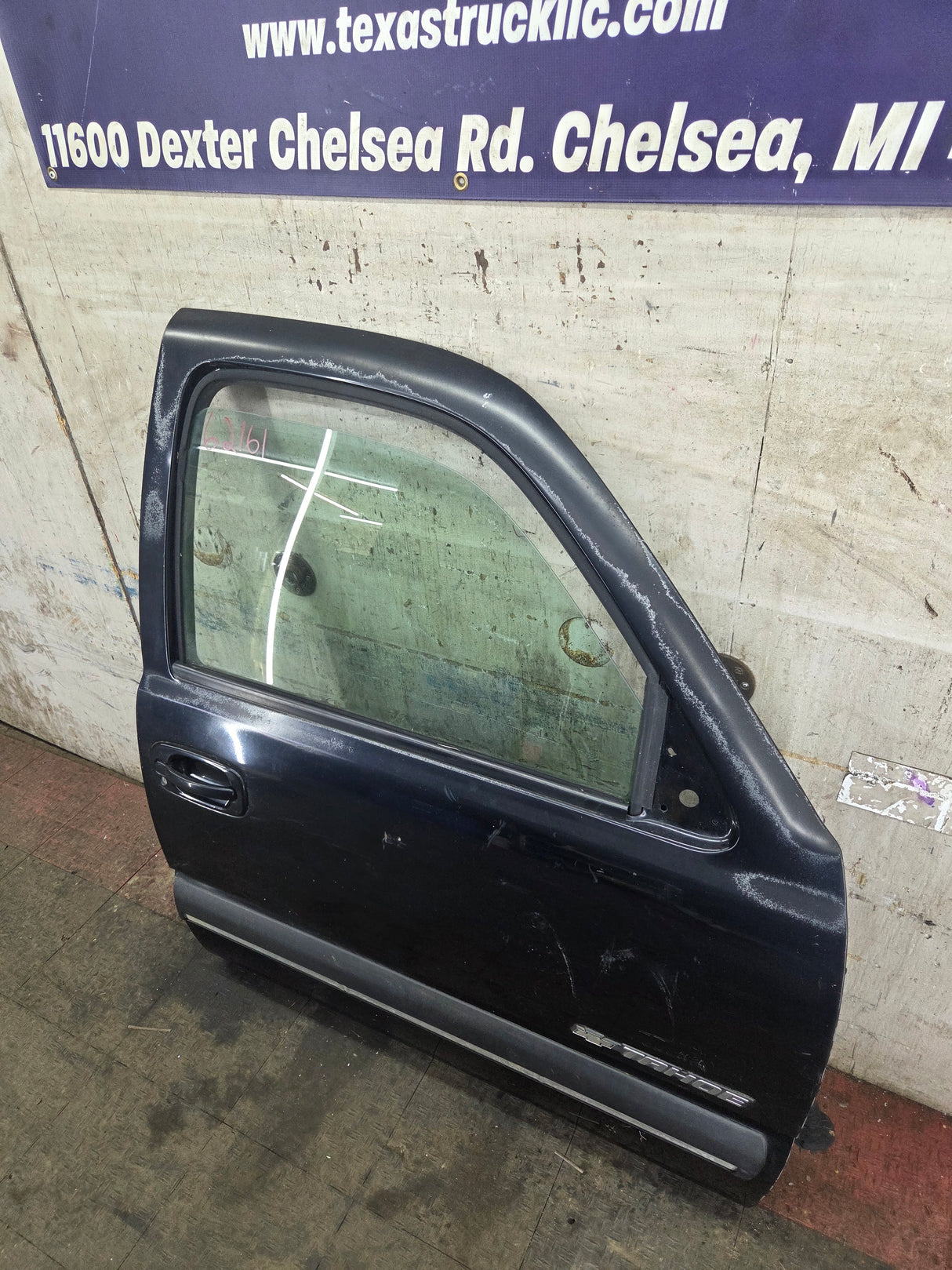 1999-2006 Chevrolet Silverado / GMC Sierra 1500 2500 3500 HD Front Passenger side Door RH