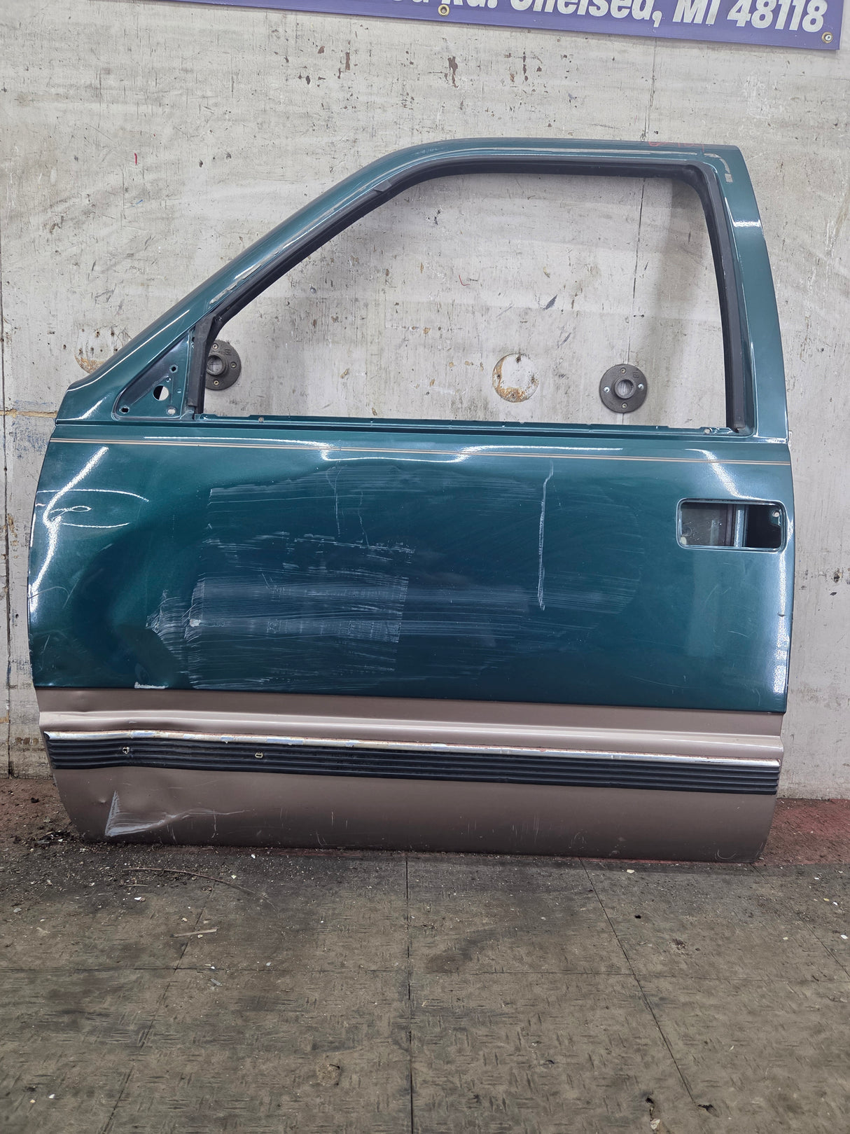 1988-2000 Chevrolet Silverado Suburban GMC Sierra LH Front Driver Side Door