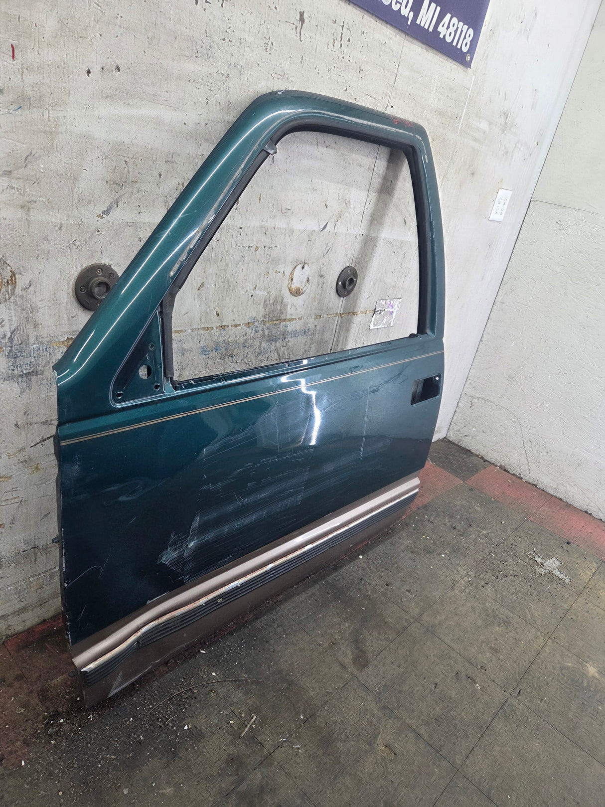 1988-2000 Chevrolet Silverado Suburban GMC Sierra LH Front Driver Side Door