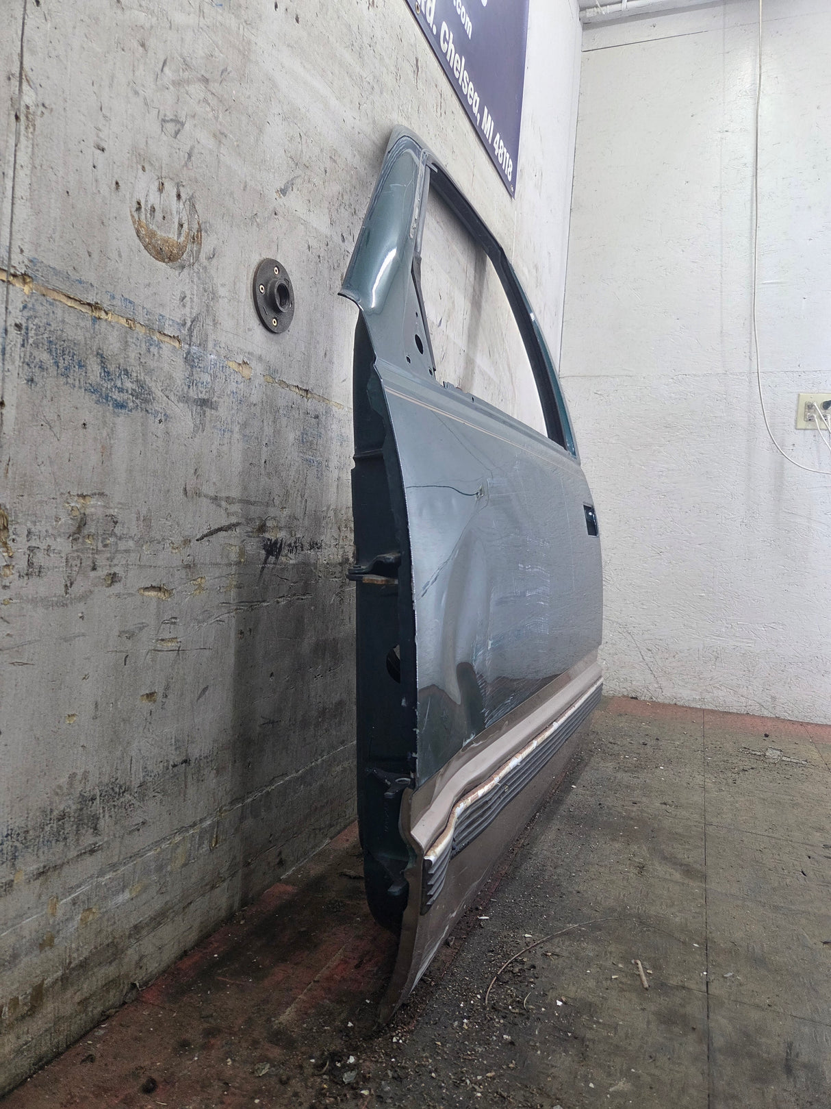 1988-2000 Chevrolet Silverado Suburban GMC Sierra LH Front Driver Side Door
