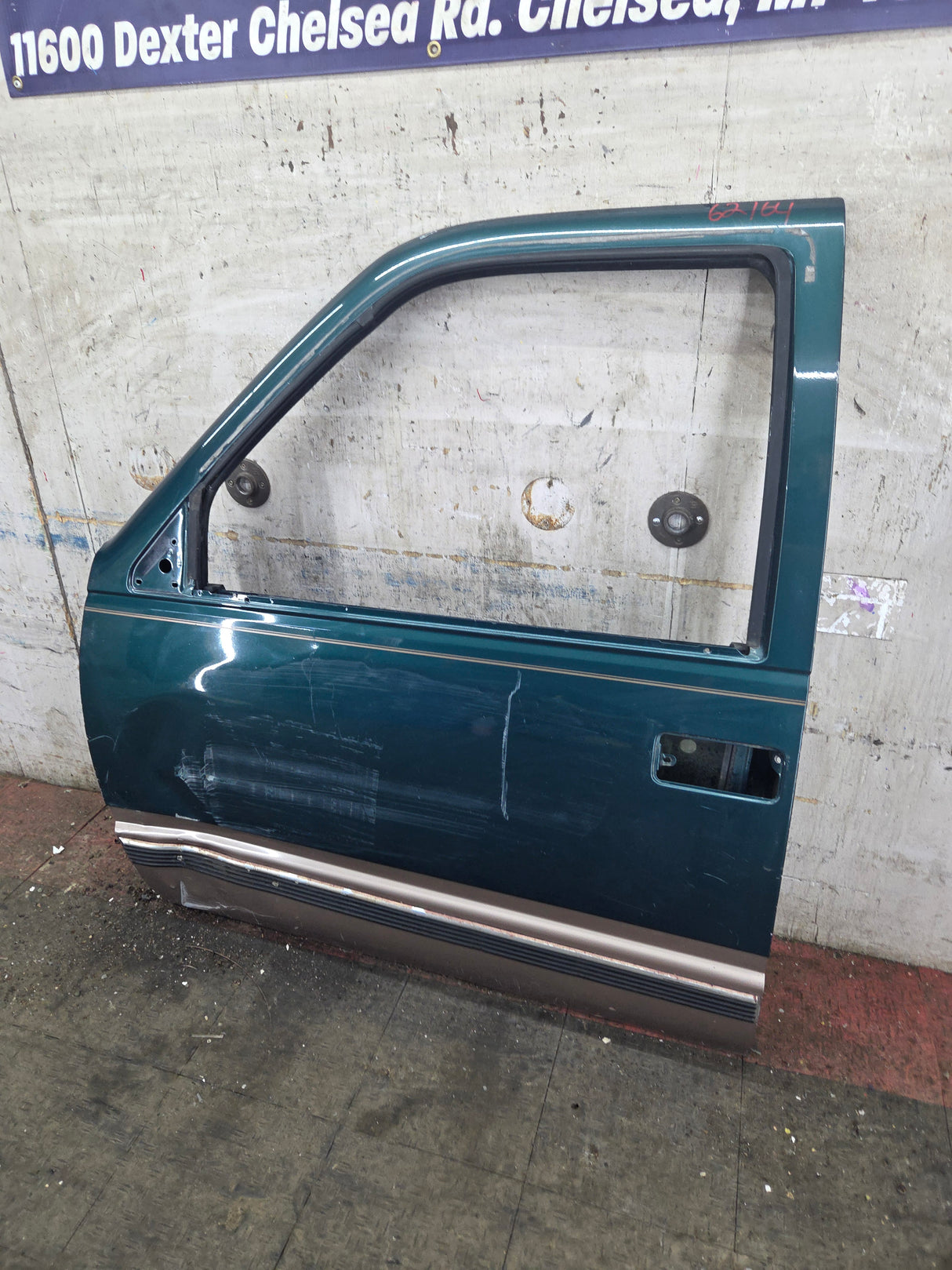1988-2000 Chevrolet Silverado Suburban GMC Sierra LH Front Driver Side Door
