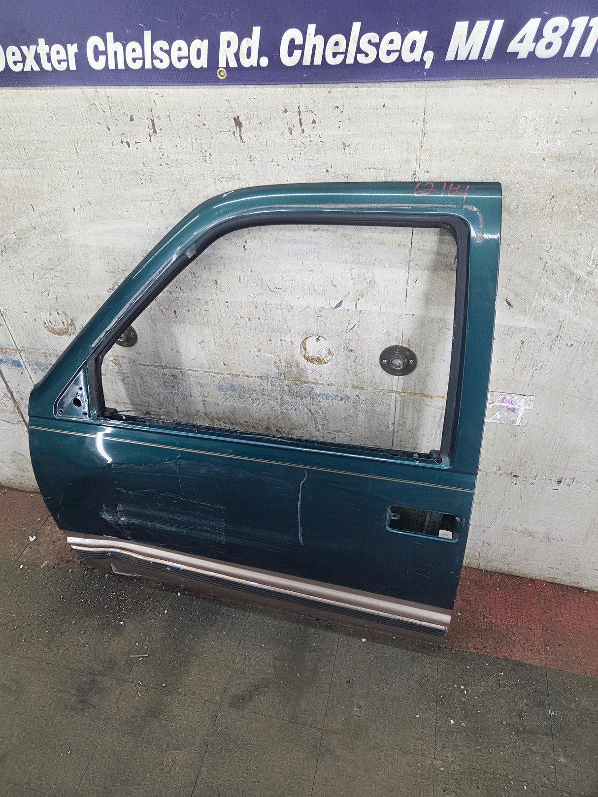 1988-2000 Chevrolet Silverado Suburban GMC Sierra LH Front Driver Side Door