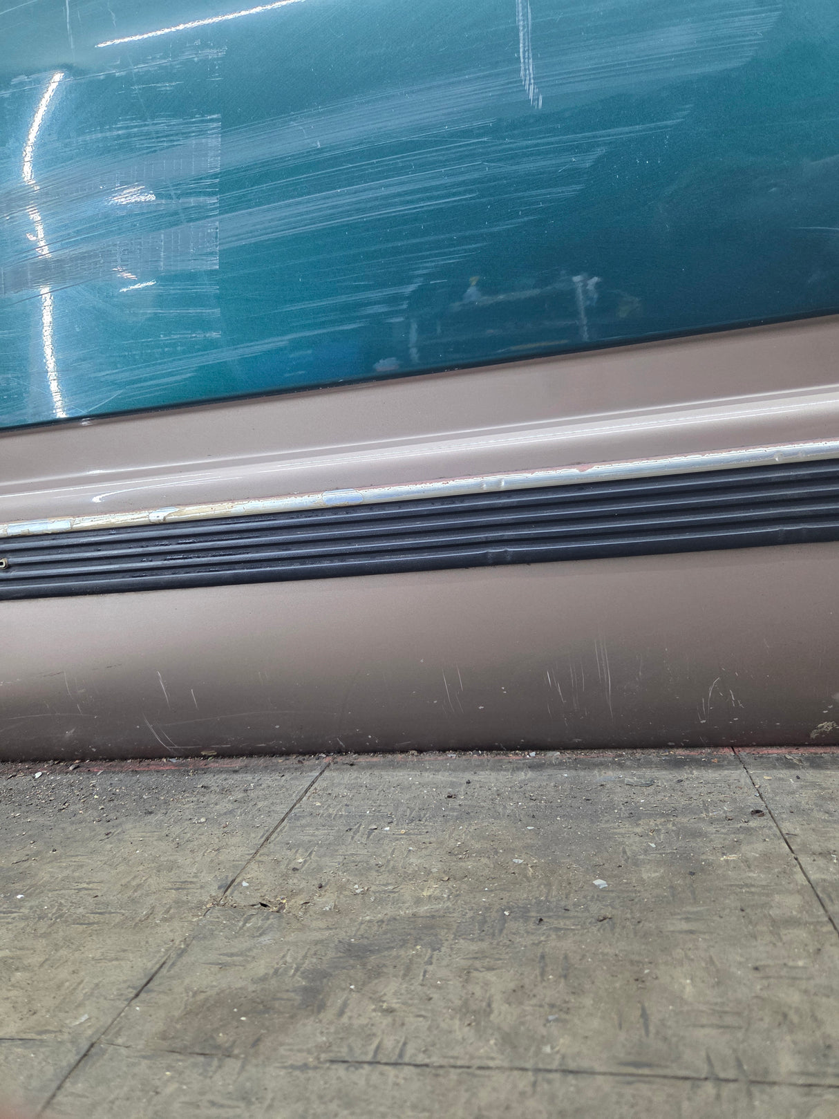 1988-2000 Chevrolet Silverado Suburban GMC Sierra LH Front Driver Side Door