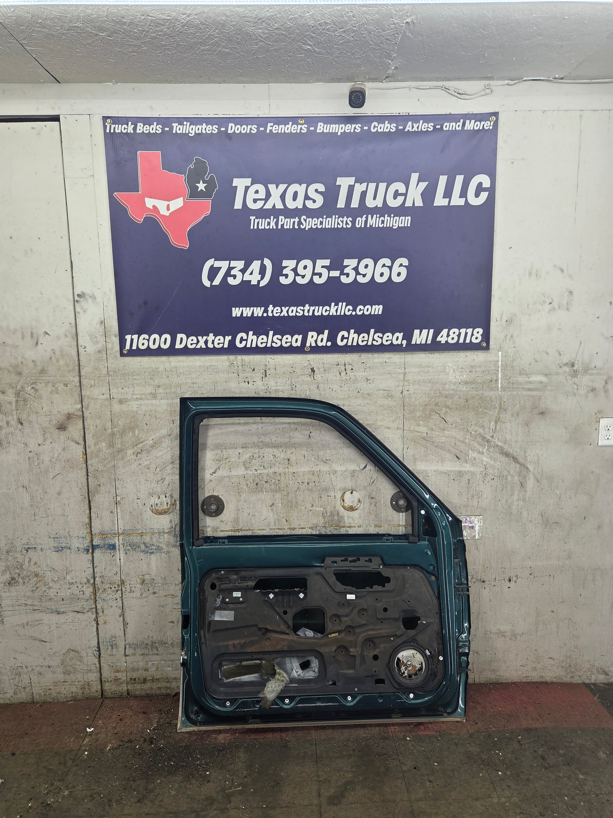 1988-2000 Chevrolet Silverado Suburban GMC Sierra LH Front Driver Side Door