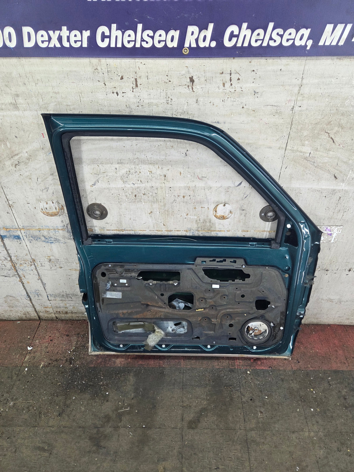 1988-2000 Chevrolet Silverado Suburban GMC Sierra LH Front Driver Side Door
