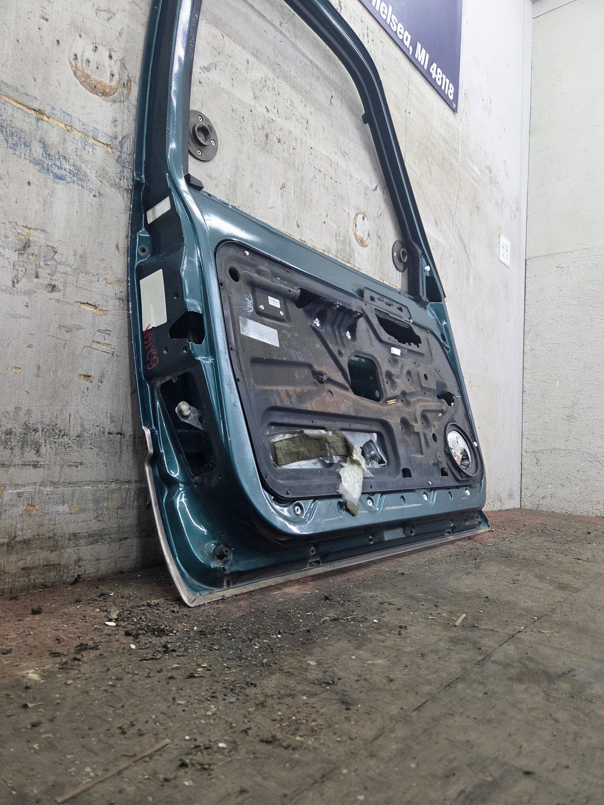 1988-2000 Chevrolet Silverado Suburban GMC Sierra LH Front Driver Side Door