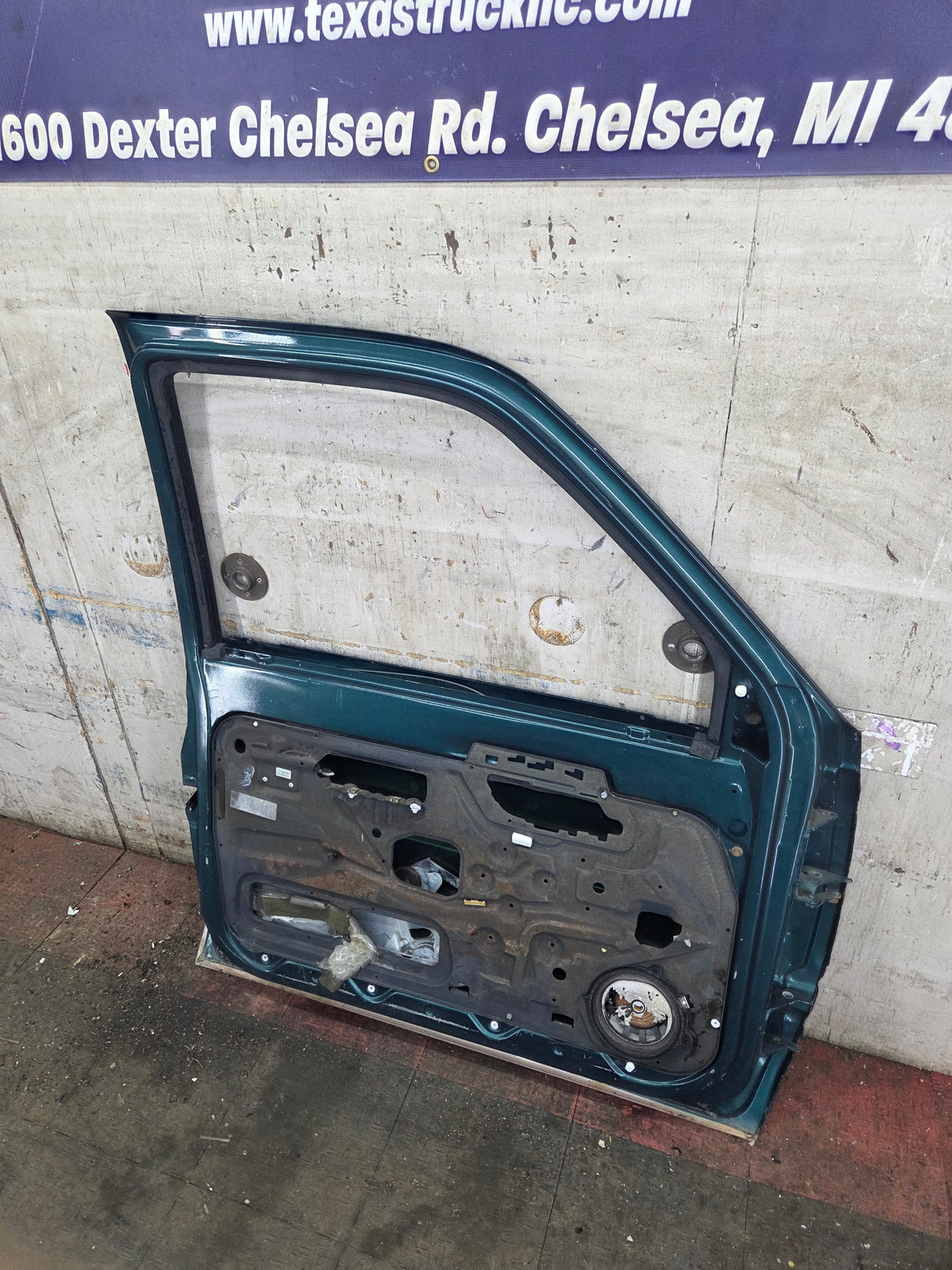 1988-2000 Chevrolet Silverado Suburban GMC Sierra LH Front Driver Side Door