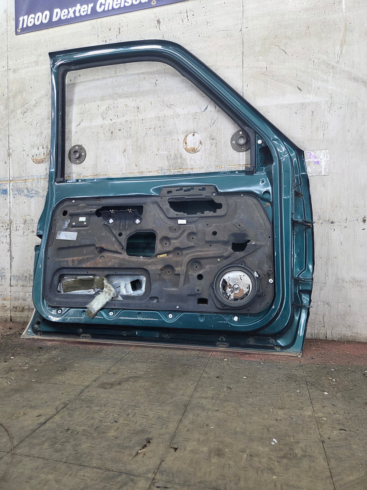 1988-2000 Chevrolet Silverado Suburban GMC Sierra LH Front Driver Side Door