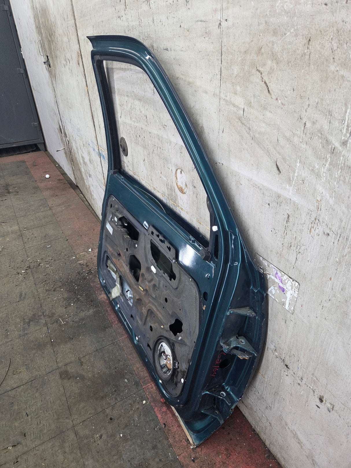 1988-2000 Chevrolet Silverado Suburban GMC Sierra LH Front Driver Side Door