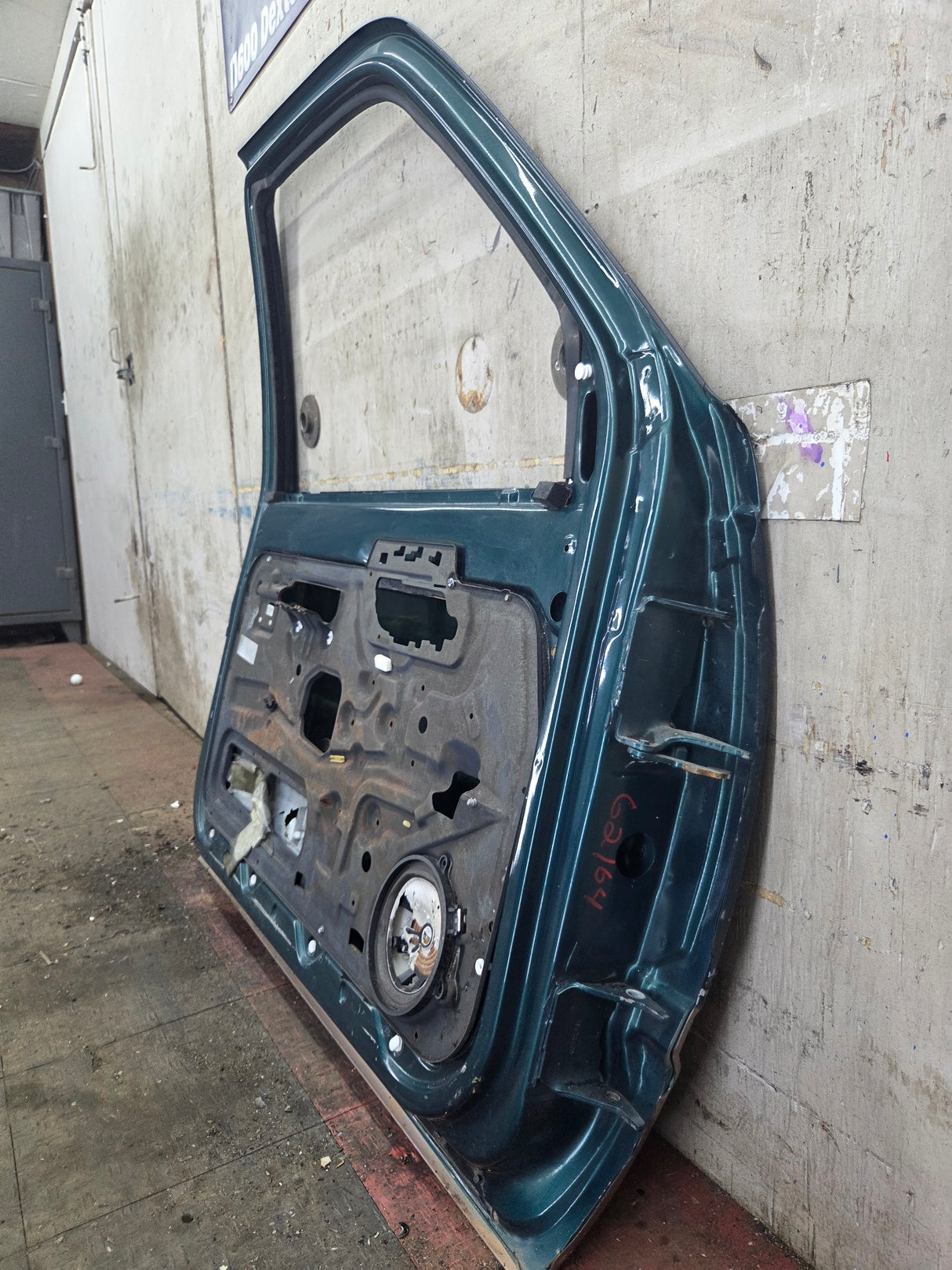 1988-2000 Chevrolet Silverado Suburban GMC Sierra LH Front Driver Side Door