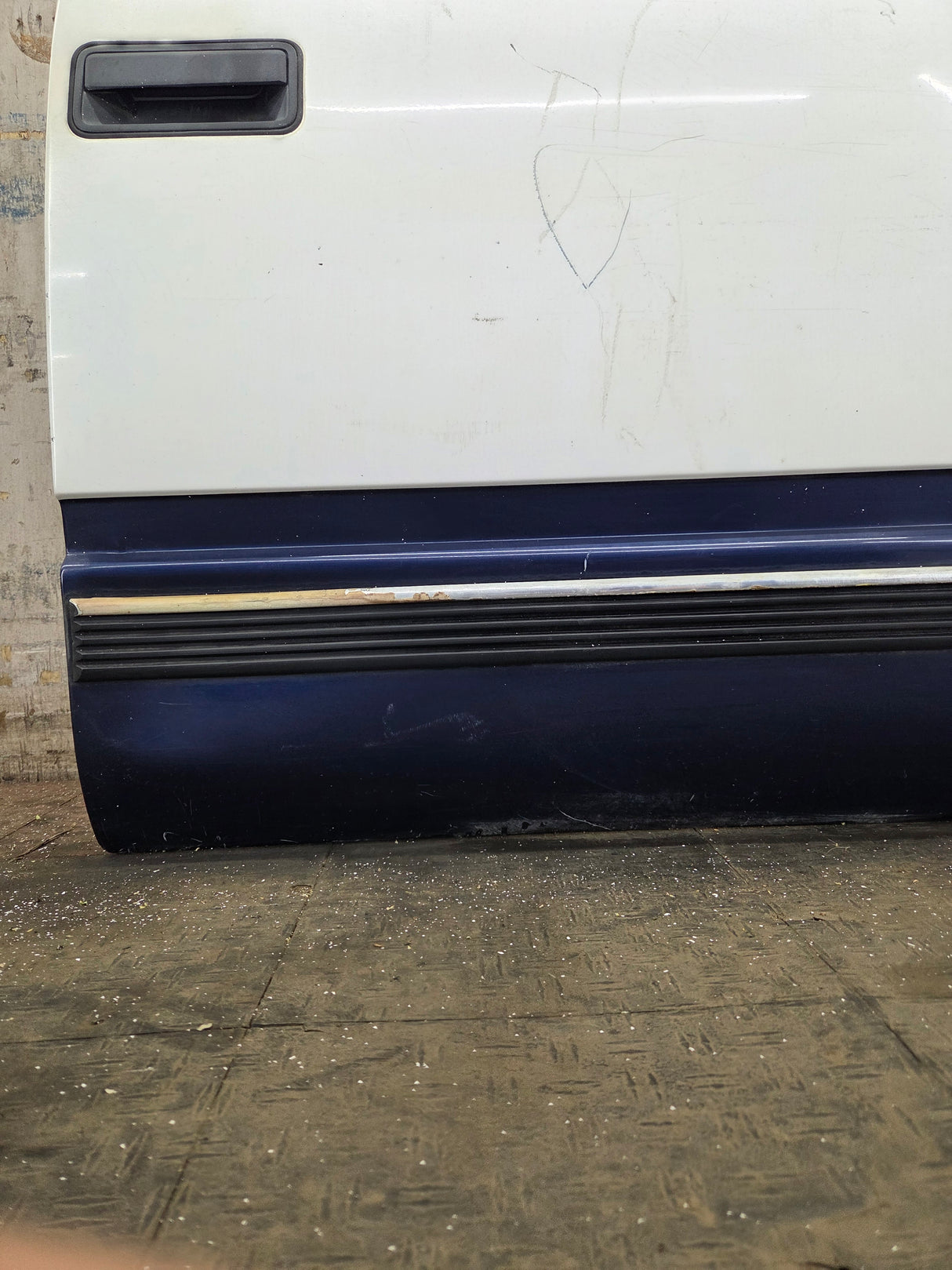 1992-2000 Chevrolet Silverado Suburban GMC Sierra K1500 K2500 K3500 Crew Cab RH Rear Driver Door