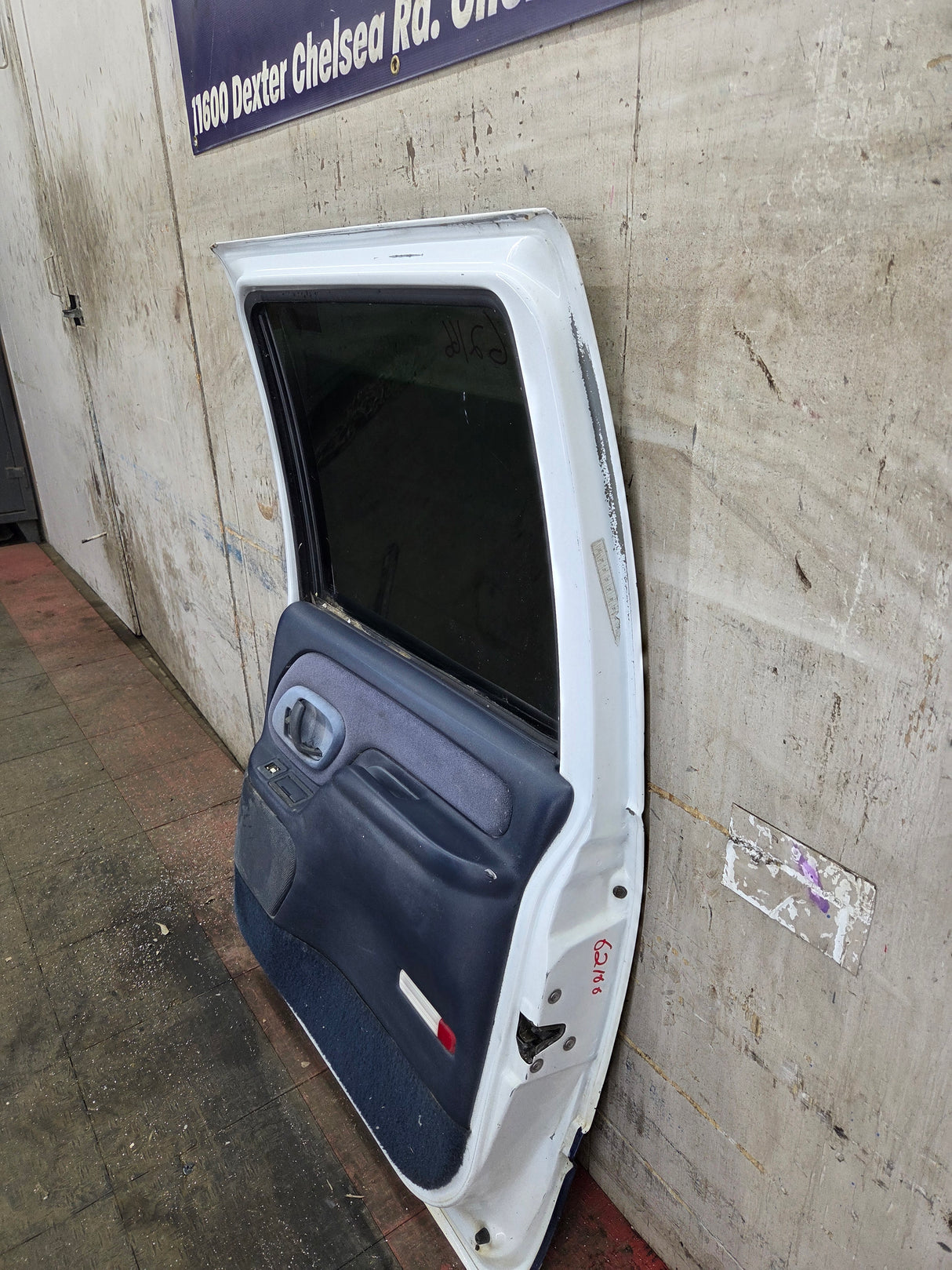1992-2000 Chevrolet Silverado Suburban GMC Sierra K1500 K2500 K3500 Crew Cab RH Rear Driver Door