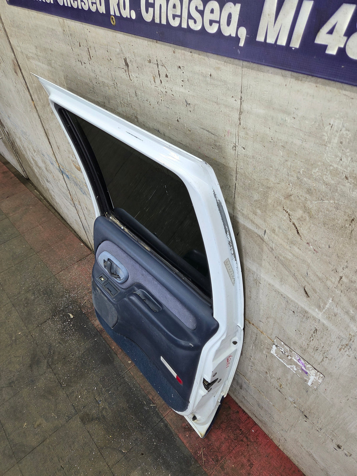 1992-2000 Chevrolet Silverado Suburban GMC Sierra K1500 K2500 K3500 Crew Cab RH Rear Driver Door