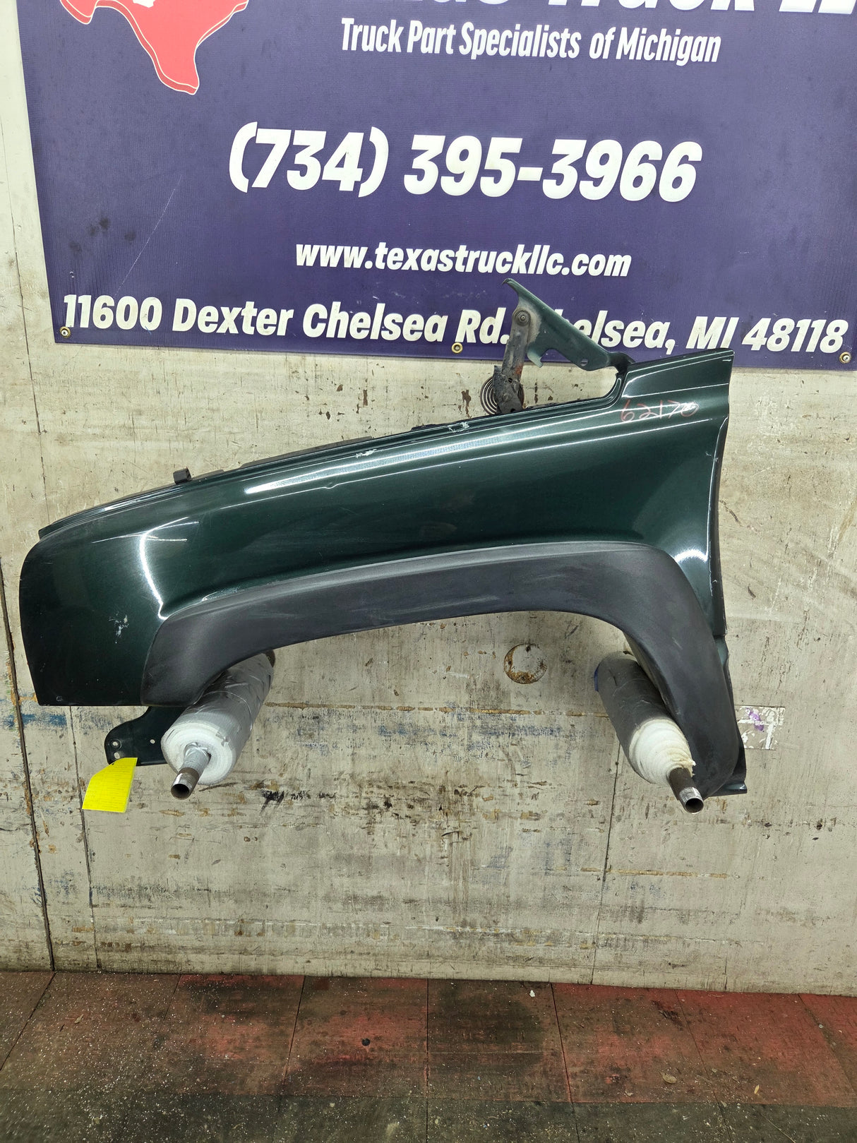 2003-2007 Chevrolet Silverado / Tahoe / Suburban 1500 2500 3500 HD LH Driver Side "Cateye" Front Fender - Medium Green Metallic