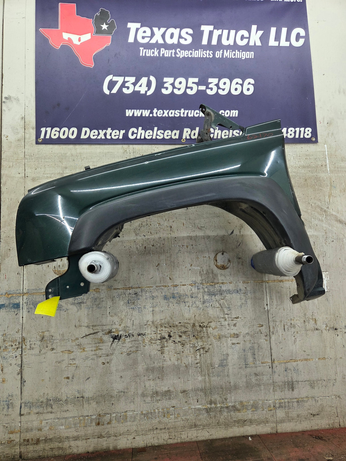 2003-2007 Chevrolet Silverado / Tahoe / Suburban 1500 2500 3500 HD LH Driver Side "Cateye" Front Fender - Medium Green Metallic