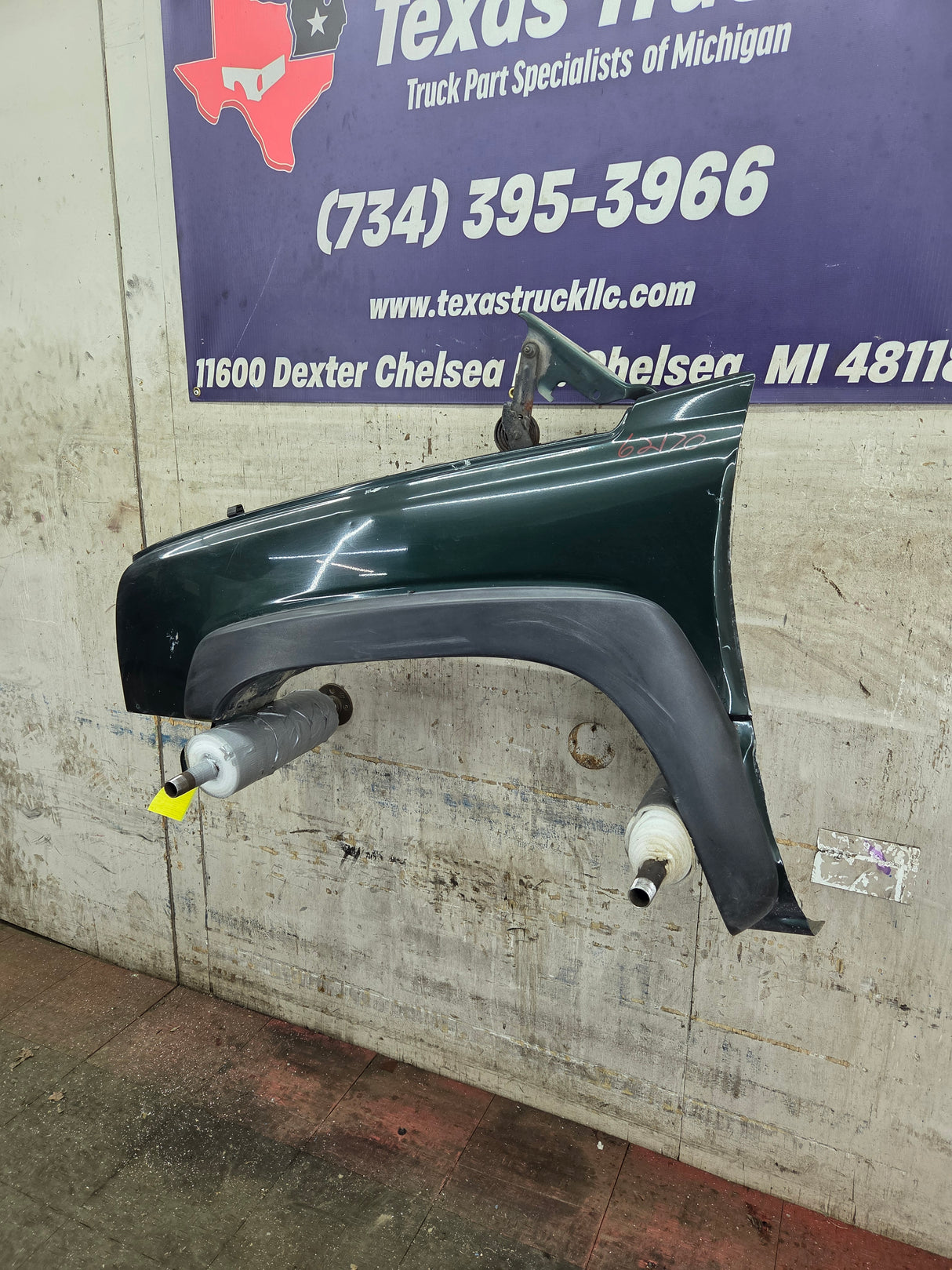 2003-2007 Chevrolet Silverado / Tahoe / Suburban 1500 2500 3500 HD LH Driver Side "Cateye" Front Fender - Medium Green Metallic