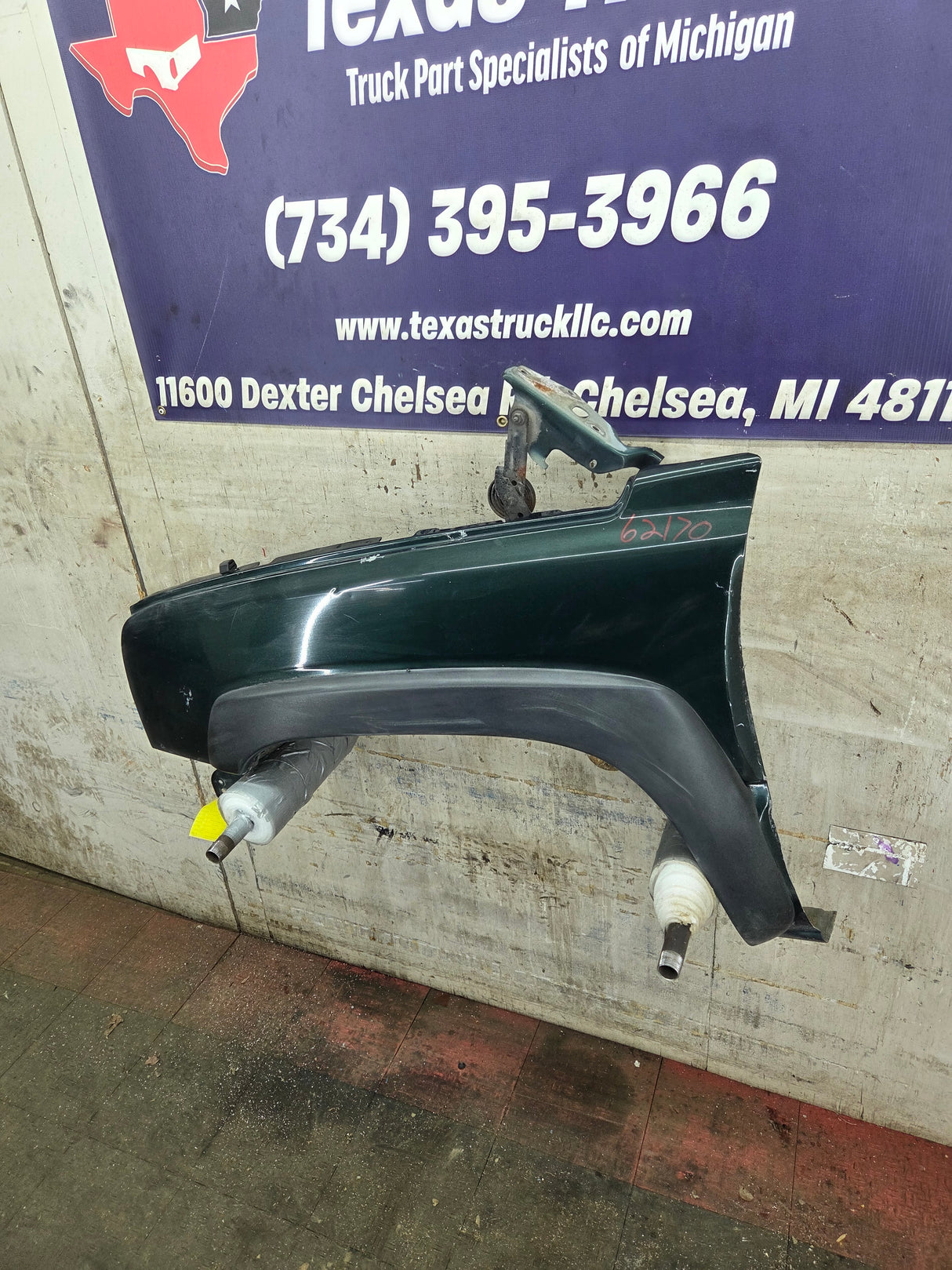2003-2007 Chevrolet Silverado / Tahoe / Suburban 1500 2500 3500 HD LH Driver Side "Cateye" Front Fender - Medium Green Metallic