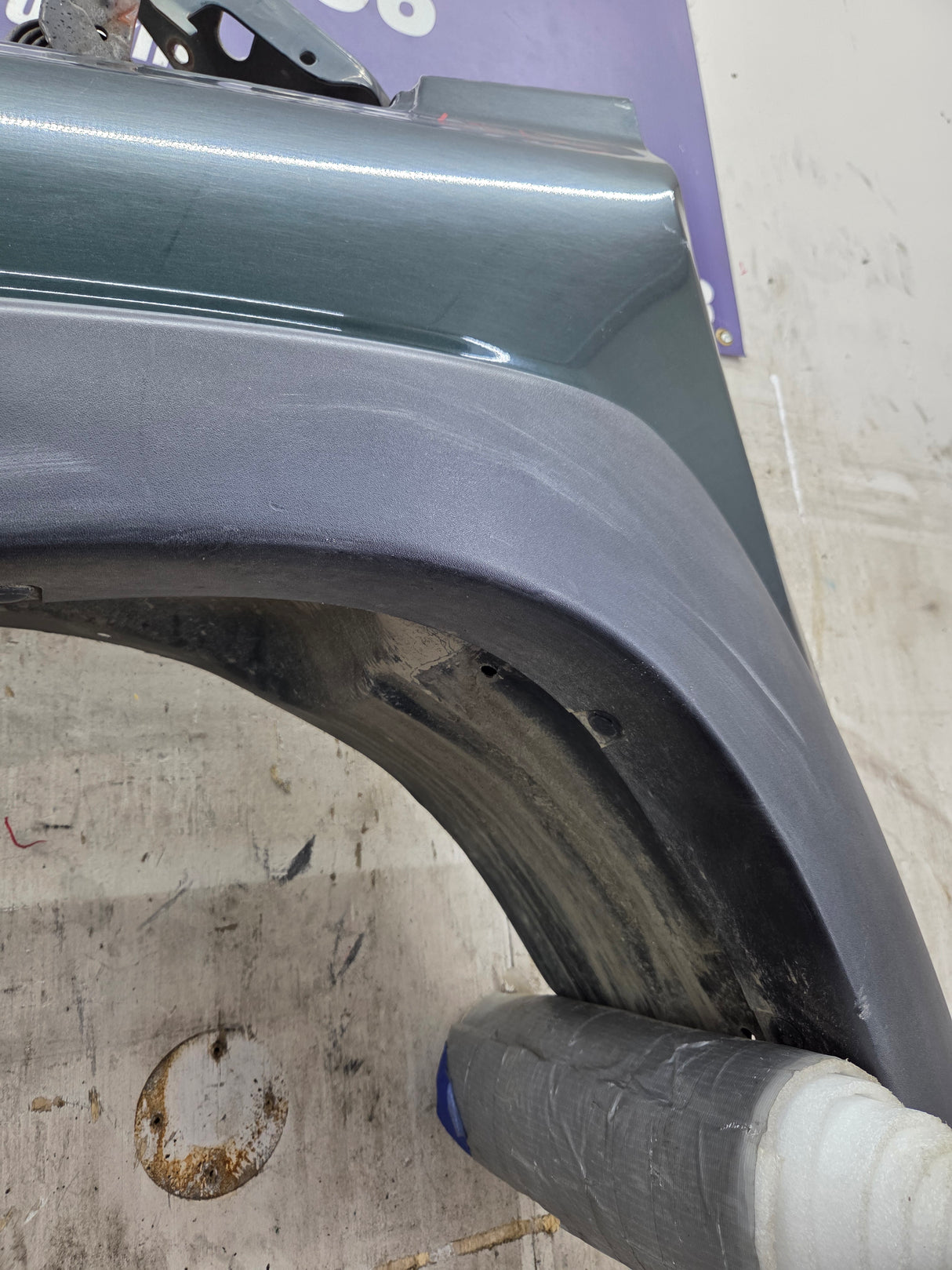 2003-2007 Chevrolet Silverado / Tahoe / Suburban 1500 2500 3500 HD LH Driver Side "Cateye" Front Fender - Medium Green Metallic