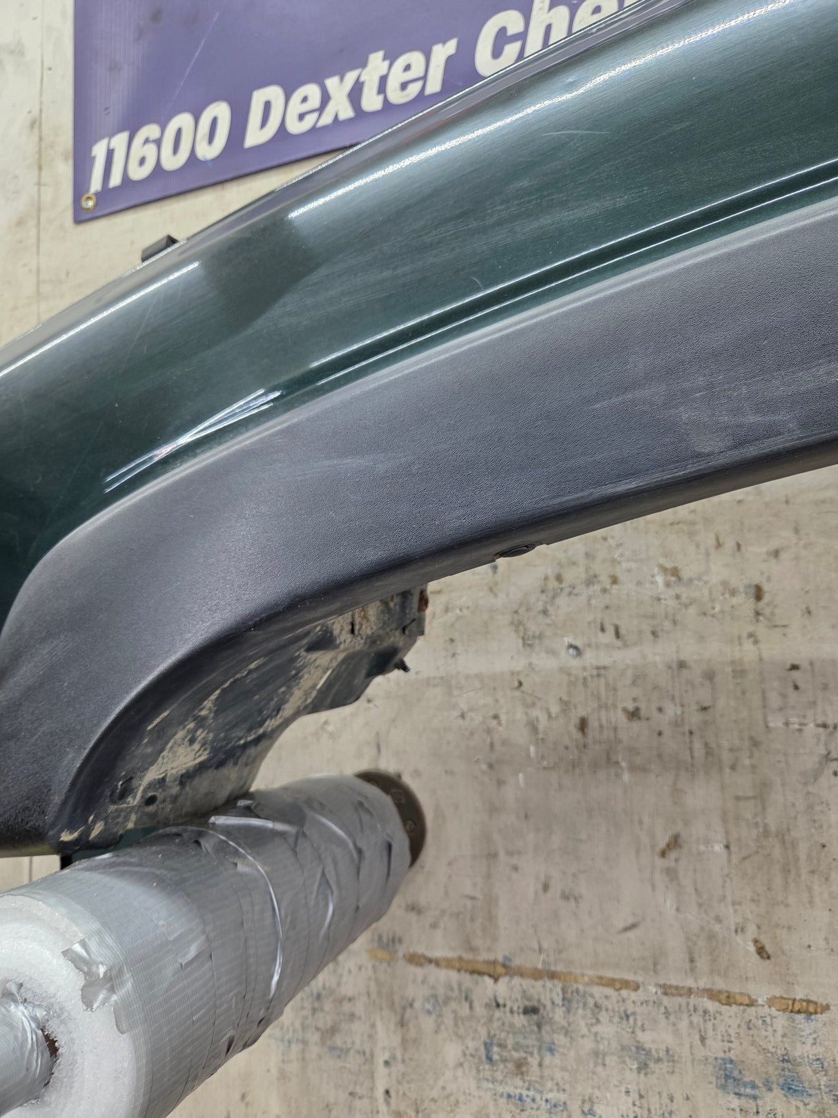 2003-2007 Chevrolet Silverado / Tahoe / Suburban 1500 2500 3500 HD LH Driver Side "Cateye" Front Fender - Medium Green Metallic