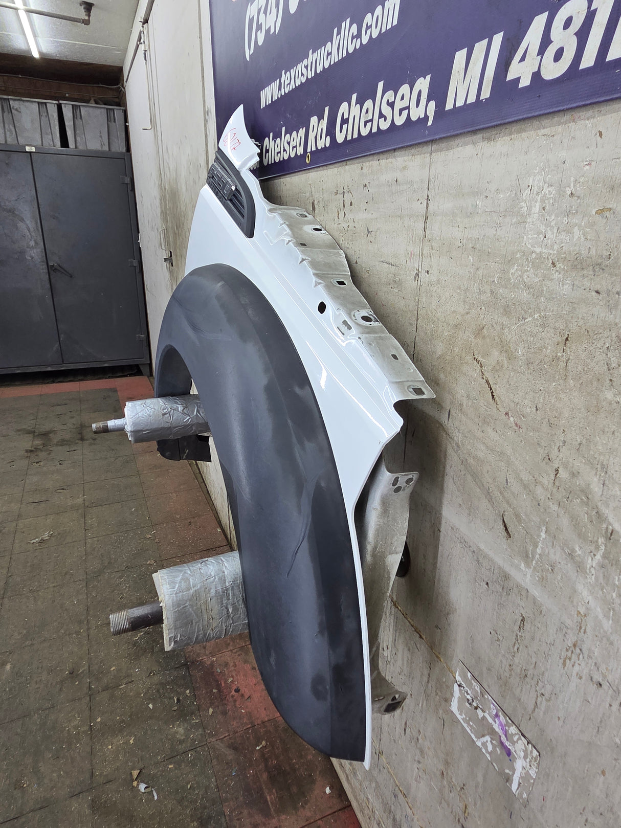 2011-2016 Ford Super Duty F450 F550 RH Passenger Side Front Fender
