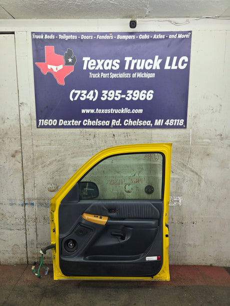 1999-2006 Chevrolet Silverado / GMC Sierra 1500 2500 3500 HD Front Passenger Side Door RH