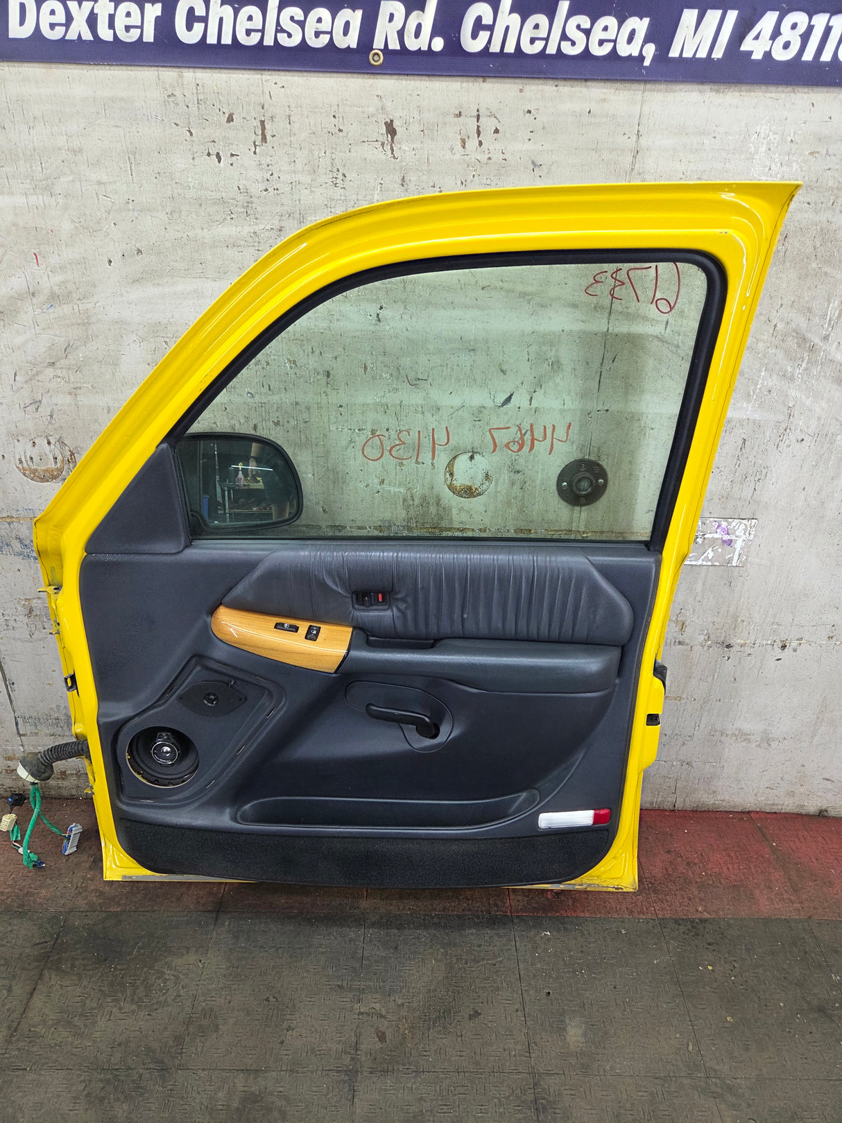1999-2006 Chevrolet Silverado / GMC Sierra 1500 2500 3500 HD Front Passenger Side Door RH