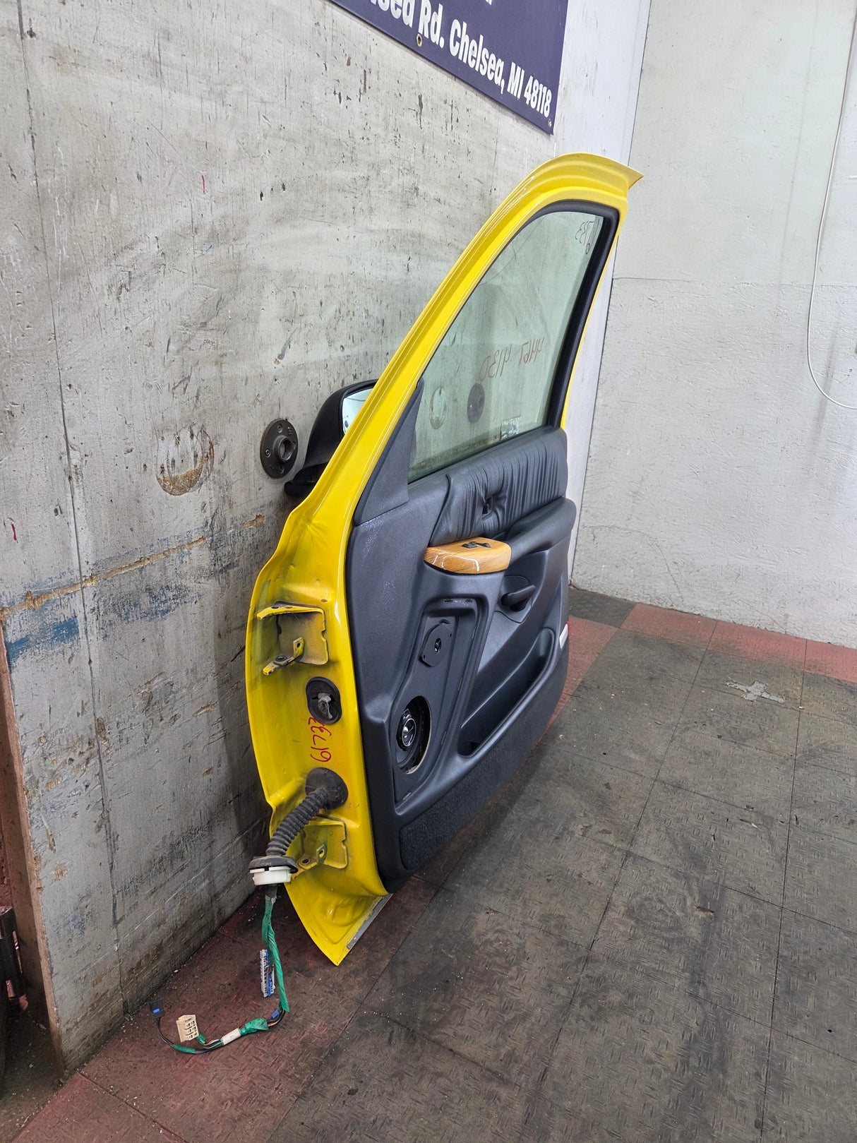 1999-2006 Chevrolet Silverado / GMC Sierra 1500 2500 3500 HD Front Passenger Side Door RH