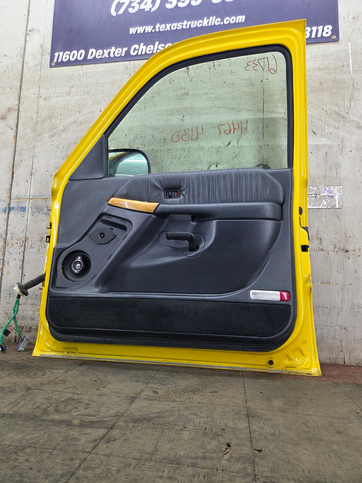 1999-2006 Chevrolet Silverado / GMC Sierra 1500 2500 3500 HD Front Passenger Side Door RH