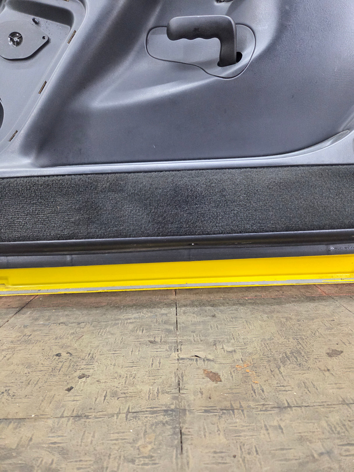 1999-2006 Chevrolet Silverado / GMC Sierra 1500 2500 3500 HD Front Passenger Side Door RH