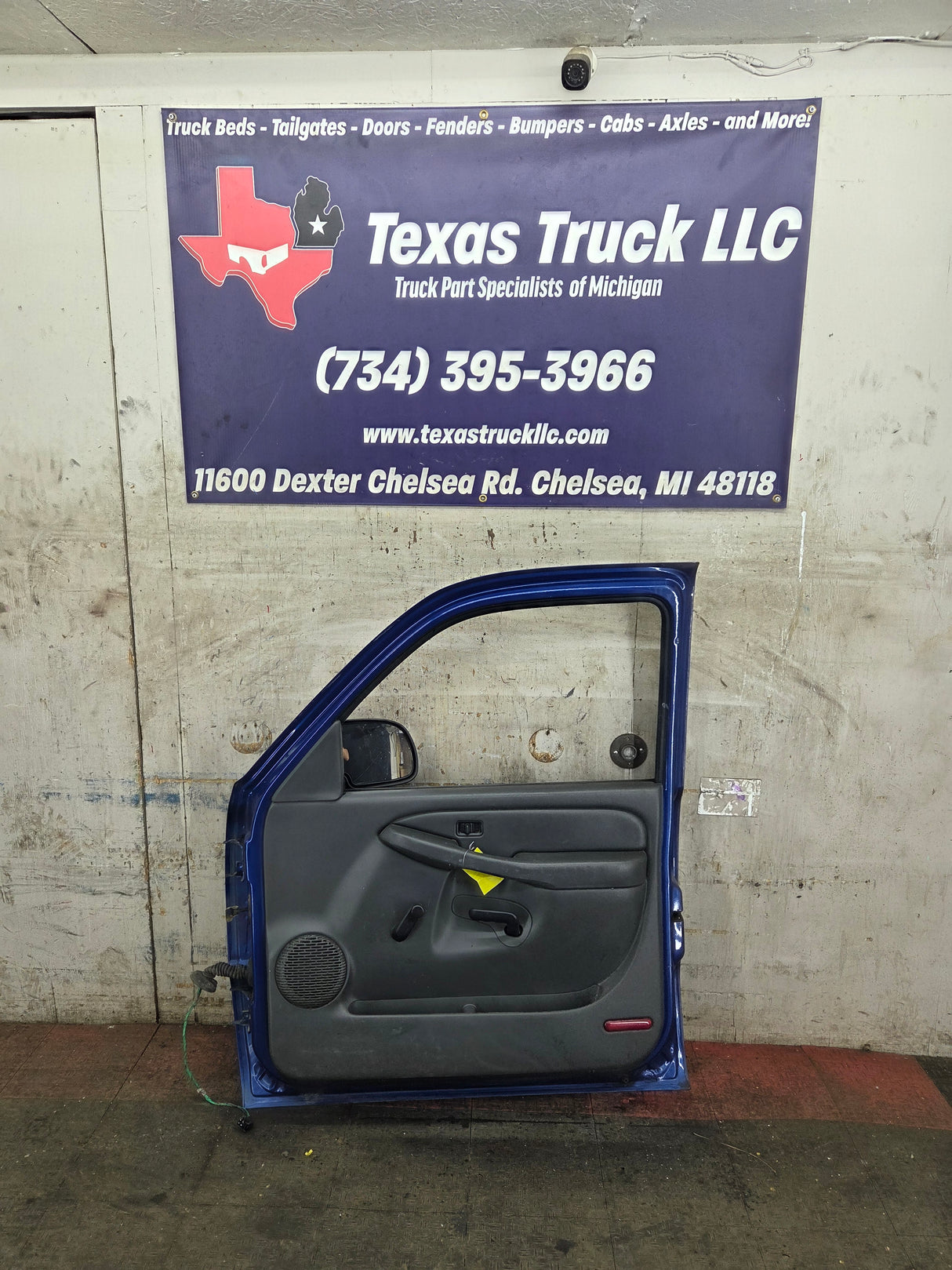 1999-2006 Chevrolet Silverado / GMC Sierra 1500 2500 3500 HD Front Passenger Side Door RH