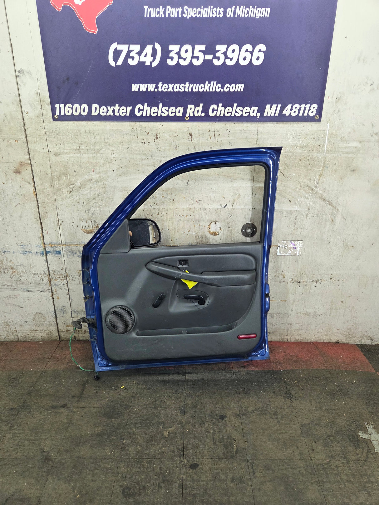 1999-2006 Chevrolet Silverado / GMC Sierra 1500 2500 3500 HD Front Passenger Side Door RH