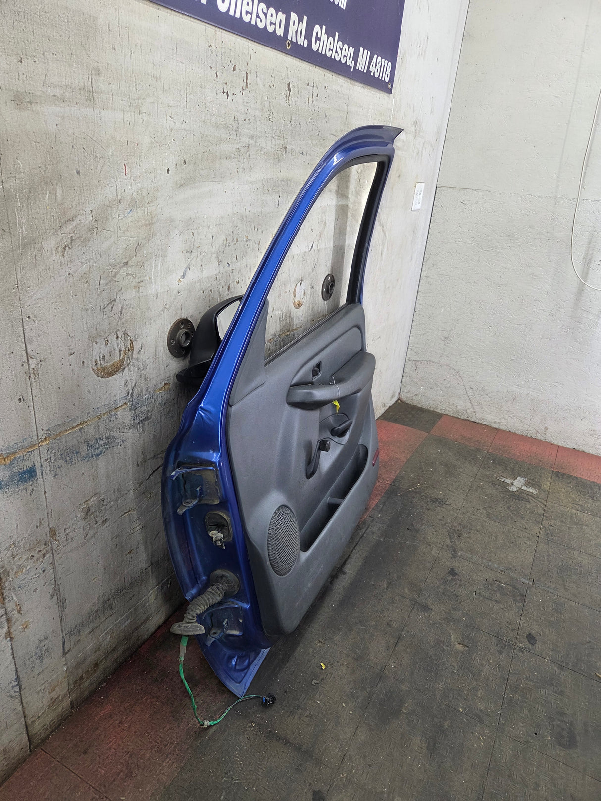 1999-2006 Chevrolet Silverado / GMC Sierra 1500 2500 3500 HD Front Passenger Side Door RH