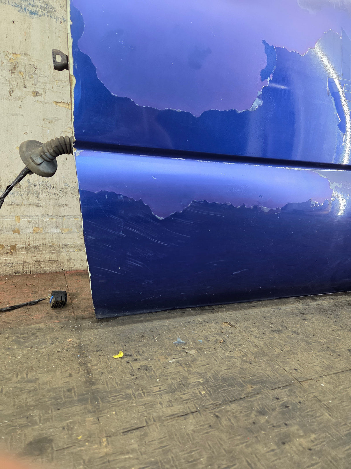 1999-2006 Chevrolet Silverado / GMC Sierra 1500 2500 3500 HD Front Driver Side Door LH