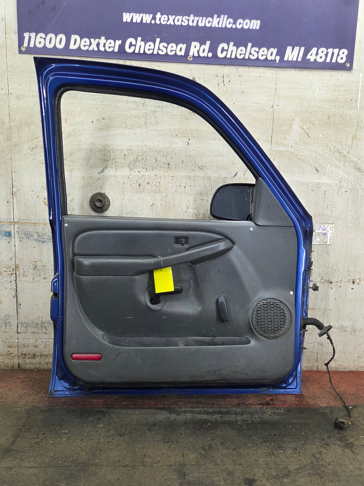 1999-2006 Chevrolet Silverado / GMC Sierra 1500 2500 3500 HD Front Driver Side Door LH