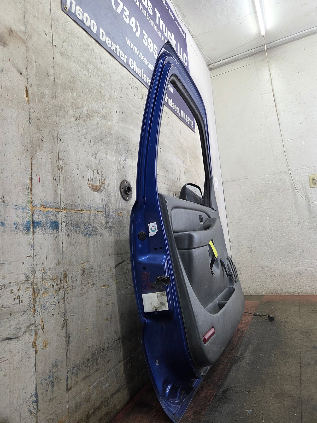 1999-2006 Chevrolet Silverado / GMC Sierra 1500 2500 3500 HD Front Driver Side Door LH