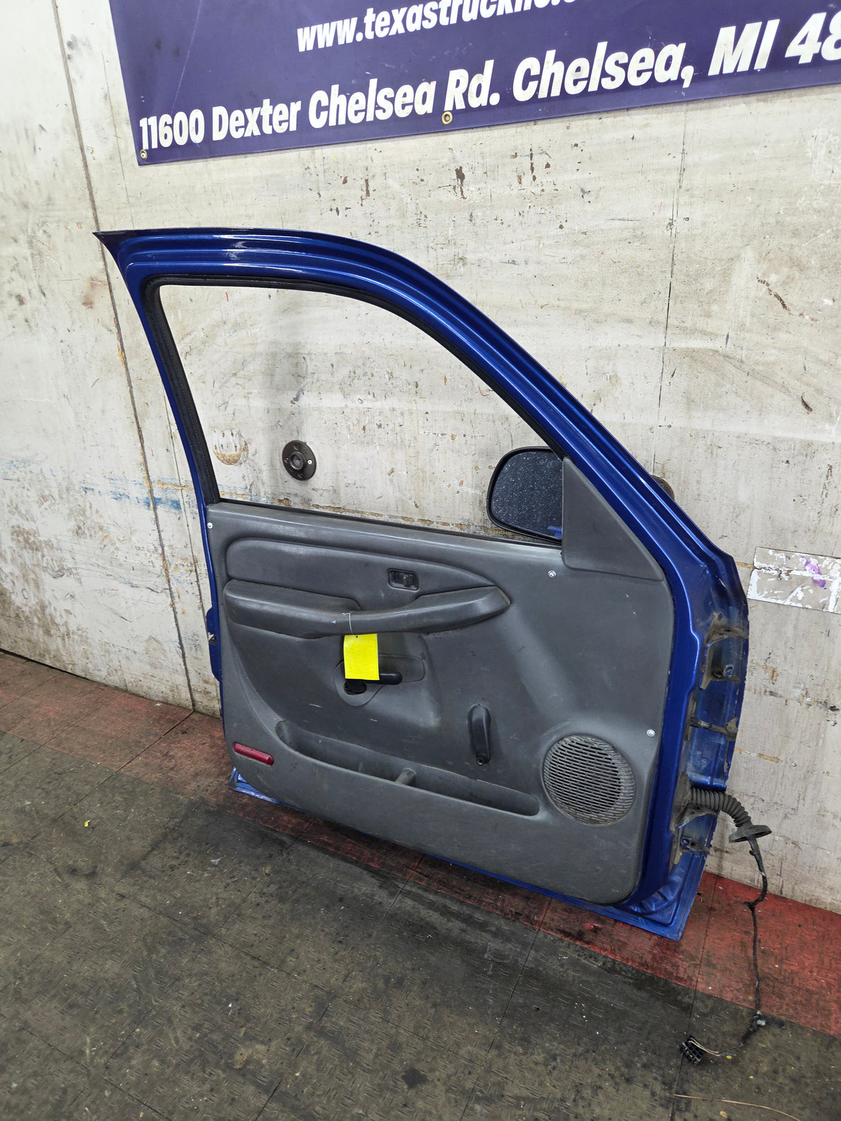 1999-2006 Chevrolet Silverado / GMC Sierra 1500 2500 3500 HD Front Driver Side Door LH