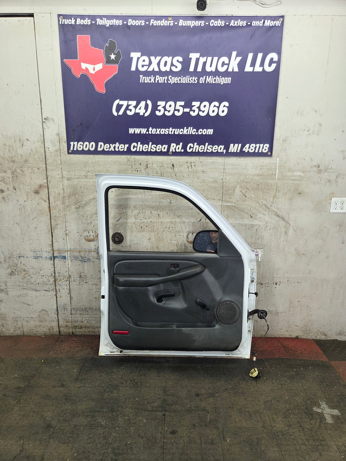 1999-2006 Chevrolet Silverado / GMC Sierra 1500 2500 3500 HD Front Driver Side Door LH