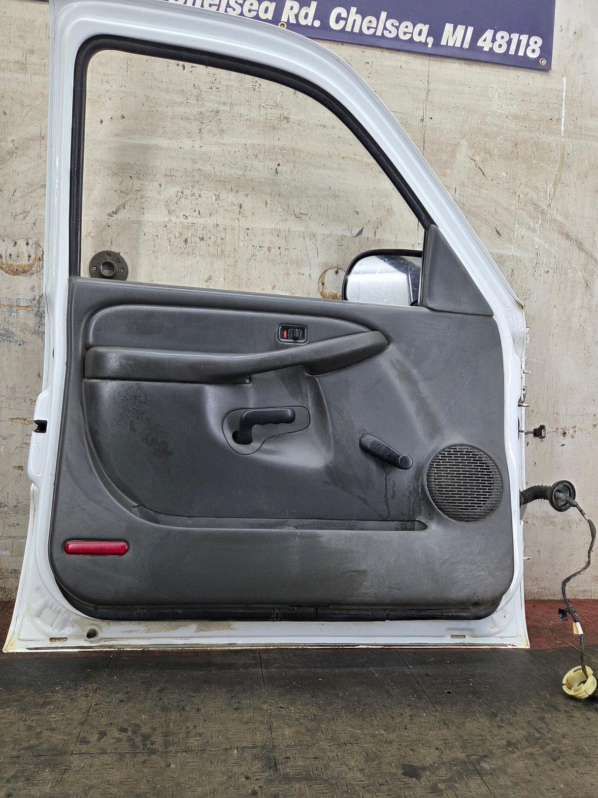 1999-2006 Chevrolet Silverado / GMC Sierra 1500 2500 3500 HD Front Driver Side Door LH