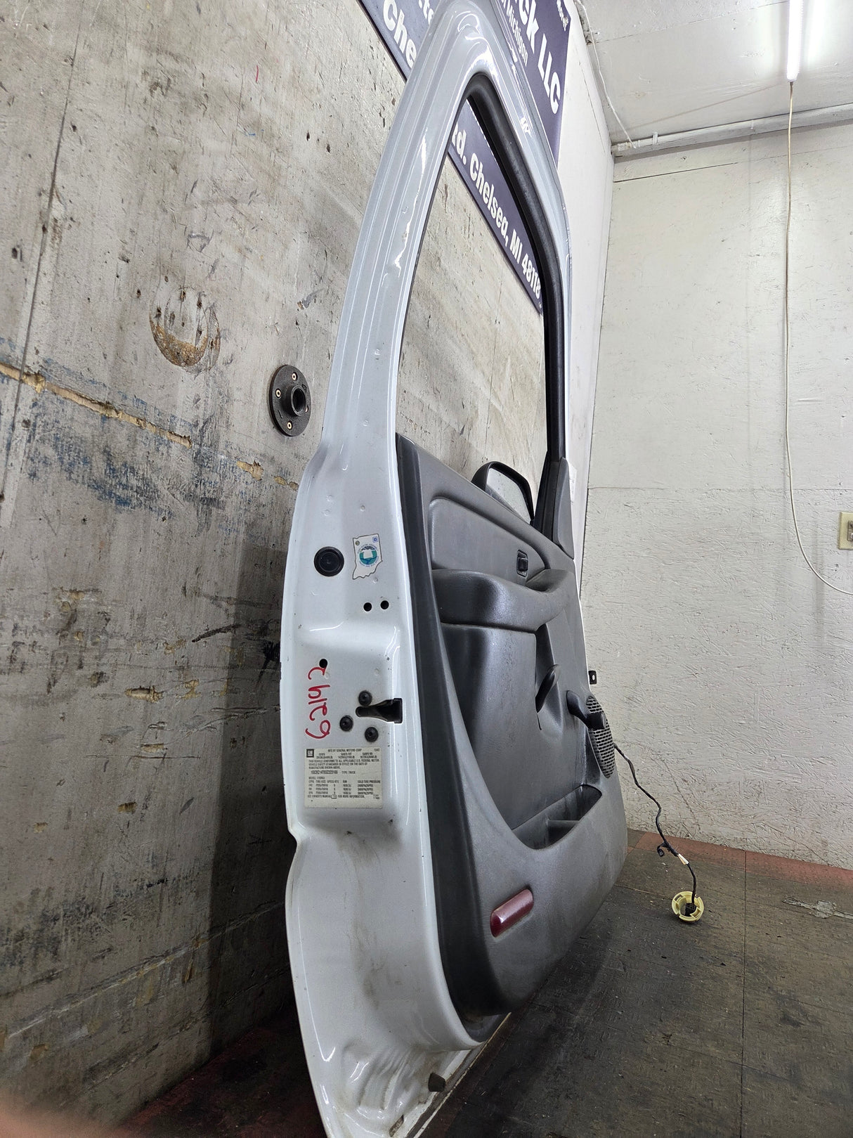 1999-2006 Chevrolet Silverado / GMC Sierra 1500 2500 3500 HD Front Driver Side Door LH