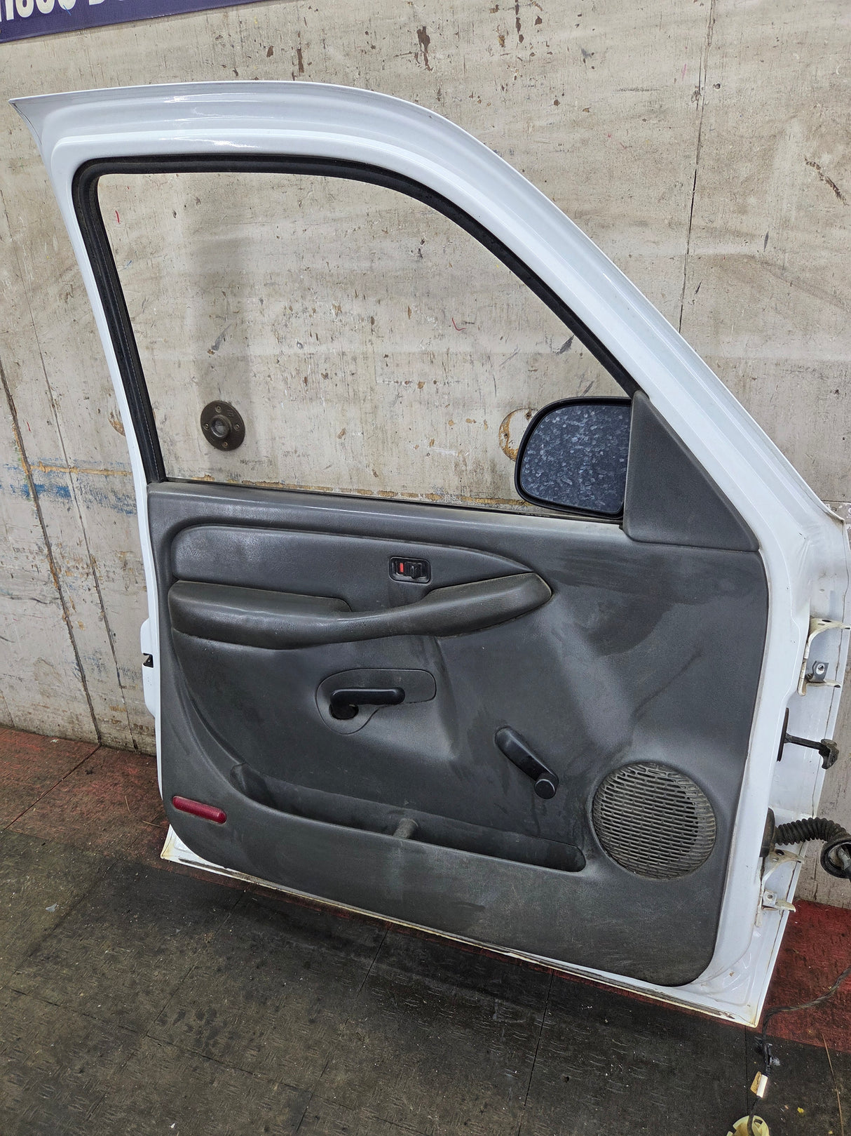 1999-2006 Chevrolet Silverado / GMC Sierra 1500 2500 3500 HD Front Driver Side Door LH