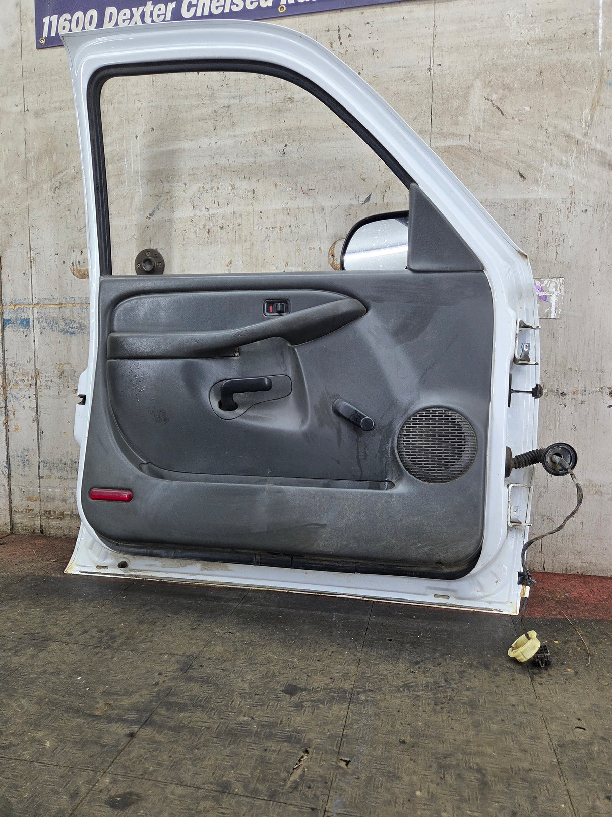 1999-2006 Chevrolet Silverado / GMC Sierra 1500 2500 3500 HD Front Driver Side Door LH