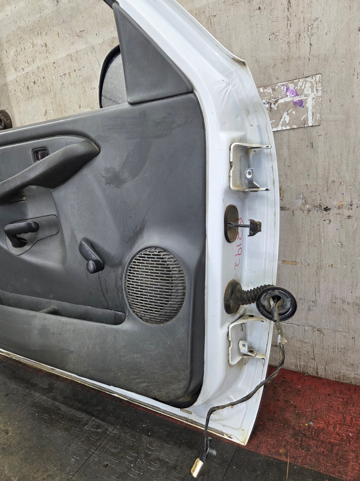 1999-2006 Chevrolet Silverado / GMC Sierra 1500 2500 3500 HD Front Driver Side Door LH