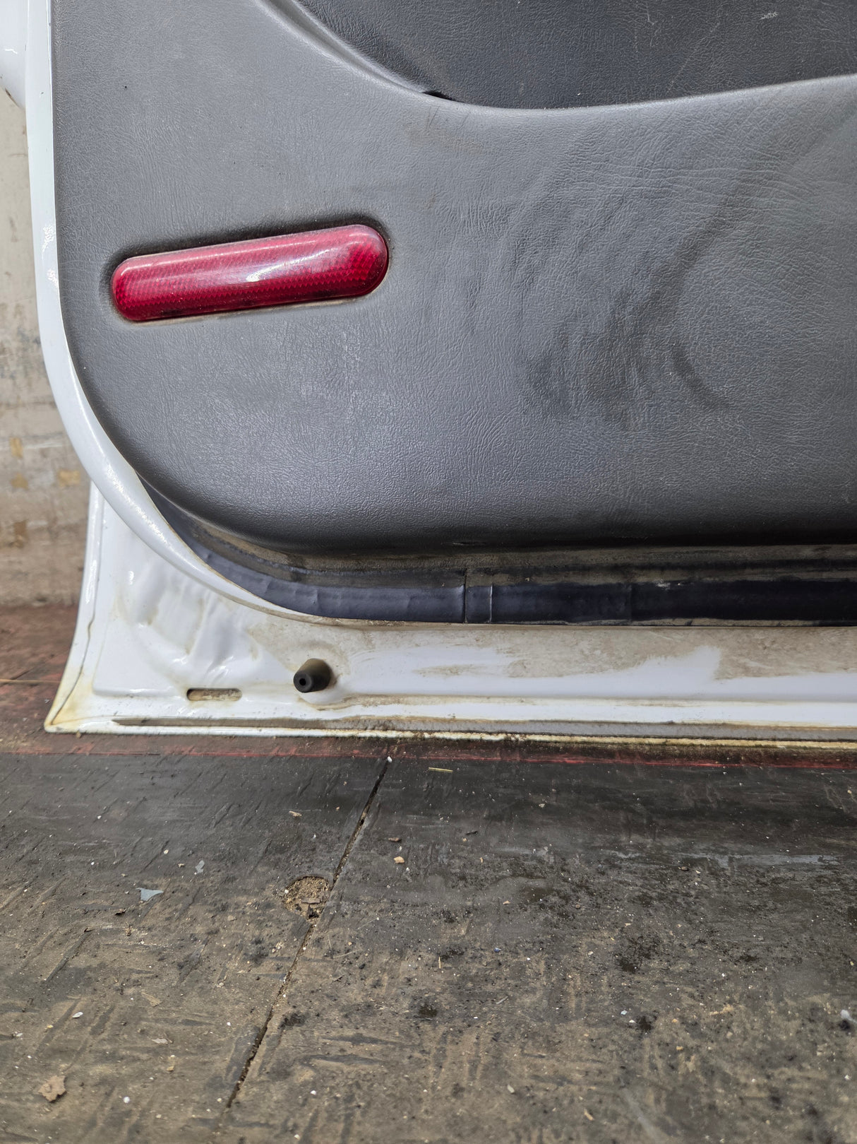 1999-2006 Chevrolet Silverado / GMC Sierra 1500 2500 3500 HD Front Driver Side Door LH