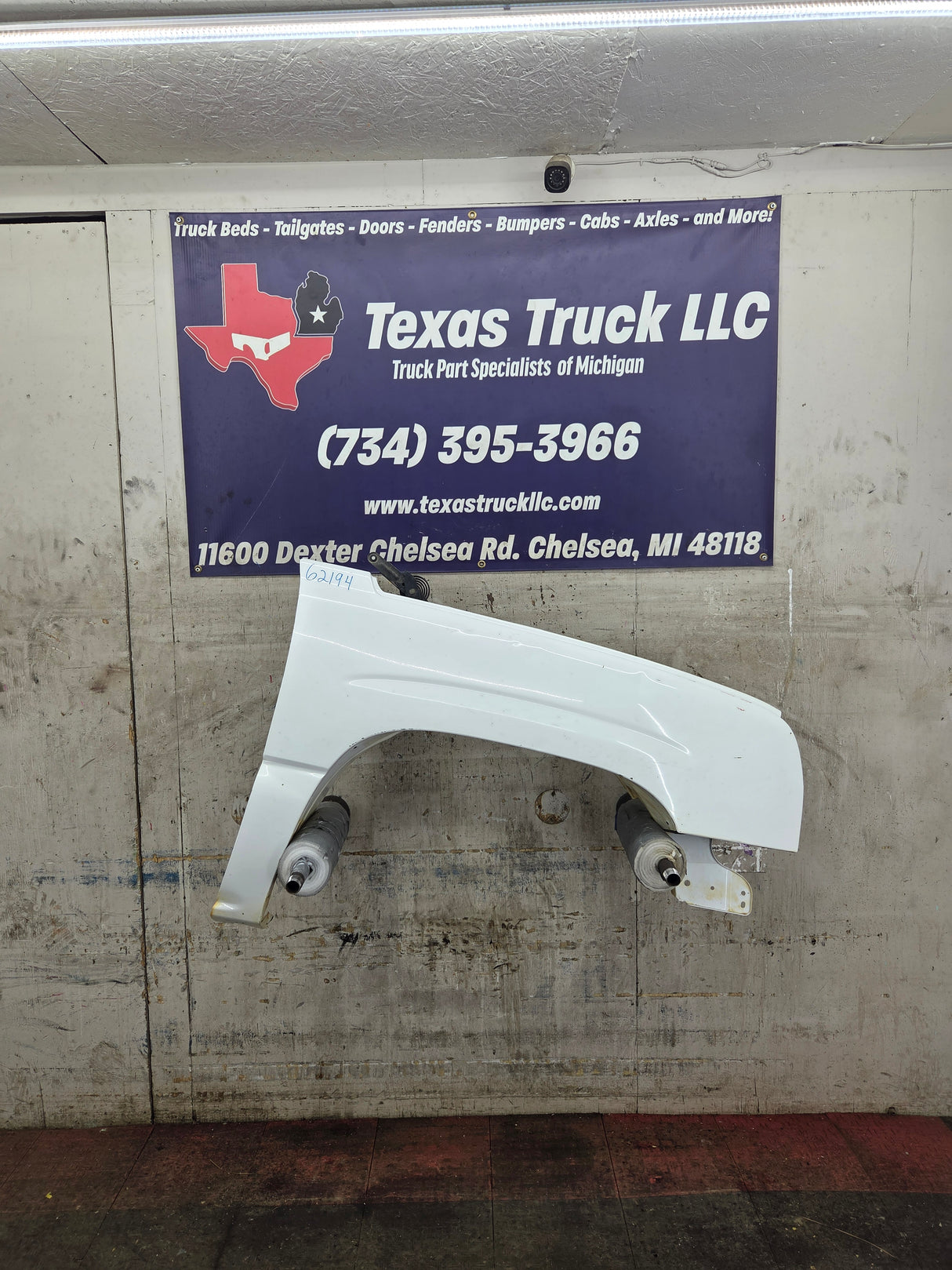 2003-2007 Chevrolet Silverado / Tahoe / Suburban 1500 2500 3500 HD RH Passenger Side "Cateye" Front Fender
