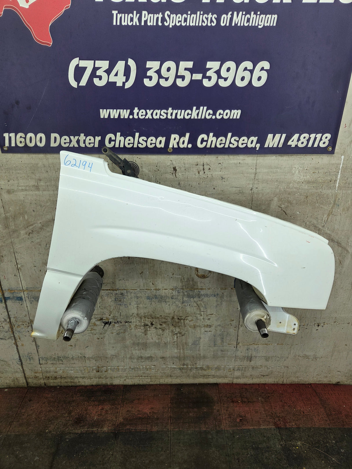 2003-2007 Chevrolet Silverado / Tahoe / Suburban 1500 2500 3500 HD RH Passenger Side "Cateye" Front Fender