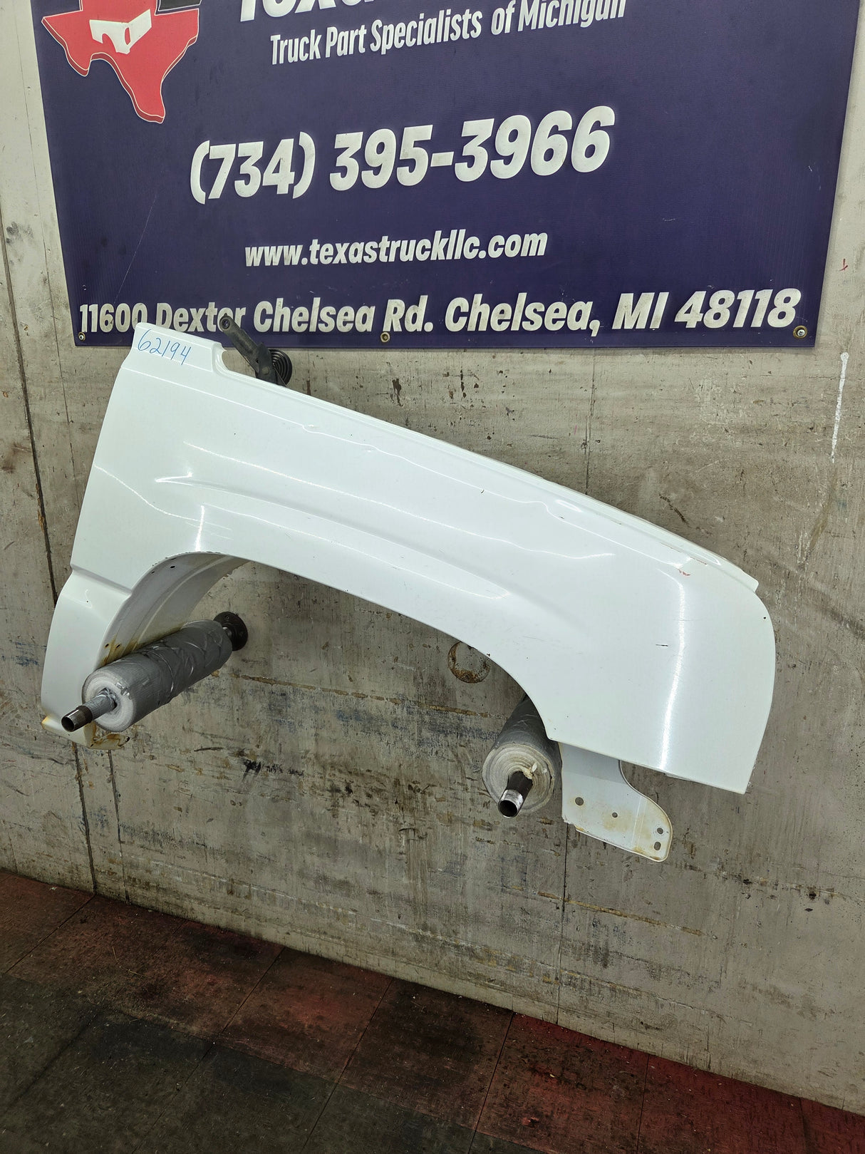 2003-2007 Chevrolet Silverado / Tahoe / Suburban 1500 2500 3500 HD RH Passenger Side "Cateye" Front Fender